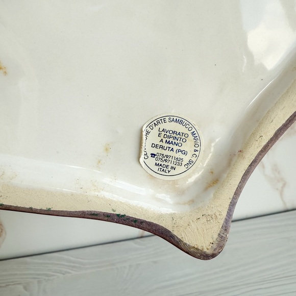 🇮🇹 Handmade Ceramic Wall Pocket Crafted by Sambuco Mario in Deruta, Italy - Picture 3 of 10